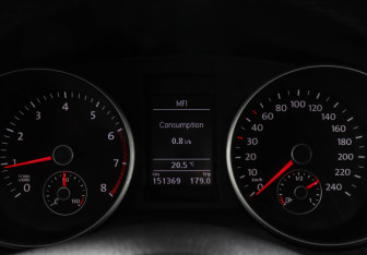 Подержанный автомобиль Volkswagen Golf Hatchback 2010 года (7 фото)