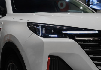 Подержанный автомобиль Changan UNI-S 2024 года (27 фото)