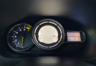 Подержанный автомобиль Renault Fluence 2012 года (13 фото)