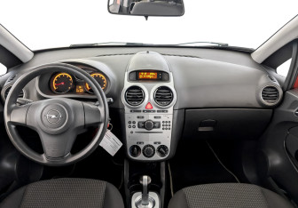 Подержанный автомобиль Opel Corsa 2011 года (14 фото)