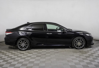 Подержанный автомобиль Toyota Camry Sedan 2018 года (4 фото)