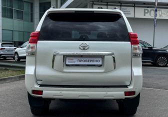 Подержанный автомобиль Toyota Land Cruiser Prado 2012 года (6 фото)