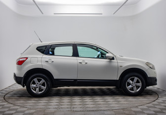 Подержанный автомобиль Nissan Qashqai 2011 года (4 фото)