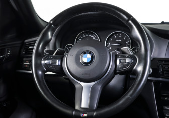 Подержанный автомобиль BMW X4 2017 года (13 фото)