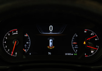Подержанный автомобиль Opel Insignia Liftback 2014 года (11 фото)