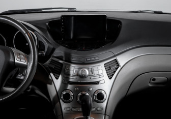 Подержанный автомобиль Subaru Tribeca 2007 года (13 фото)