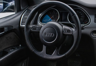 Подержанный автомобиль Audi Q7 2013 года (15 фото)
