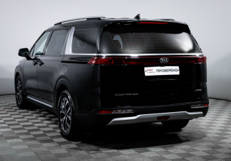 Подержанный автомобиль Kia Carnival 2021 года (7 фото)