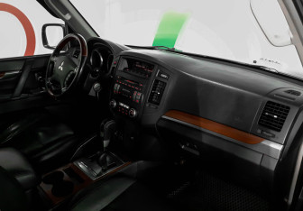 Подержанный автомобиль Mitsubishi Pajero 2007 года (9 фото)