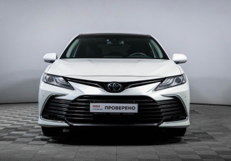 Подержанный автомобиль Toyota Camry Sedan 2022 года (2 фото)