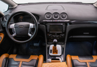 Подержанный автомобиль Ford S-MAX 2011 года (13 фото)