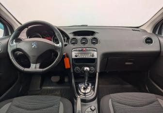Подержанный автомобиль Peugeot 408 2018 года (9 фото)