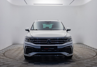 Подержанный автомобиль Volkswagen Tiguan 2021 года (2 фото)