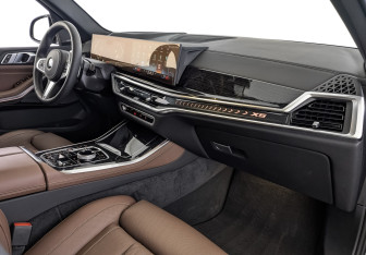 Подержанный автомобиль BMW X5 2025 года (13 фото)