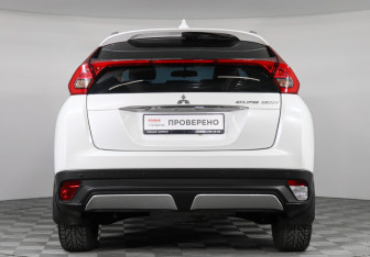 Подержанный автомобиль Mitsubishi Eclipse Cross 2022 года (6 фото)