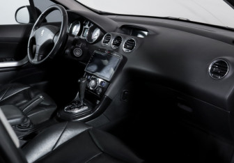 Подержанный автомобиль Peugeot 308 Hatchback 2008 года (9 фото)