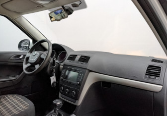 Подержанный автомобиль Skoda Yeti 2012 года (13 фото)