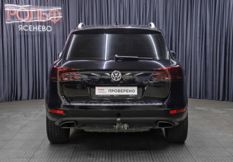 Подержанный автомобиль Volkswagen Touareg 2011 года (6 фото)