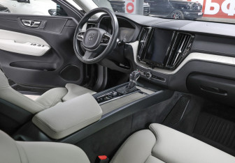 Подержанный автомобиль Volvo XC60 2019 года (12 фото)