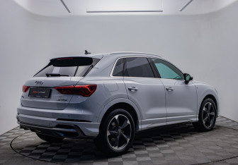 Подержанный автомобиль Audi Q3 2021 года (5 фото)