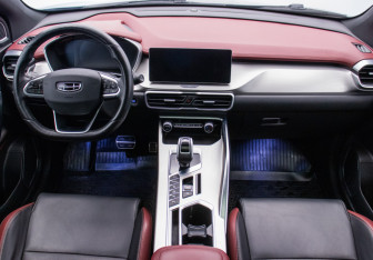 Подержанный автомобиль Geely Coolray 2021 года (13 фото)