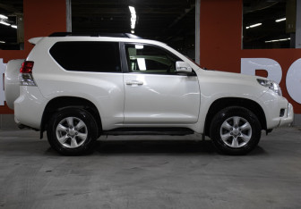Подержанный автомобиль Toyota Land Cruiser Prado 2012 года (4 фото)