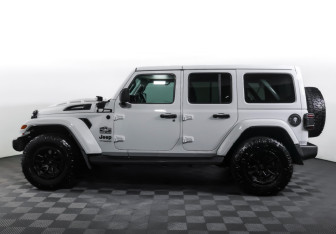 Подержанный автомобиль Jeep Wrangler 2022 года (8 фото)