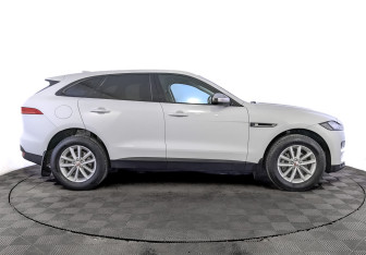 Подержанный автомобиль Jaguar F-Pace 2017 года (4 фото)