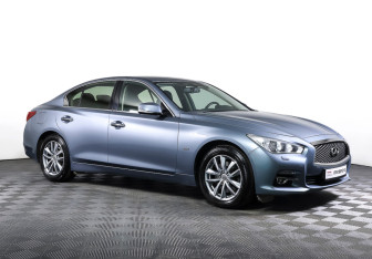 Подержанный автомобиль Infiniti Q50 2016 года (3 фото)