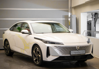 Подержанный автомобиль Changan Lamore 2023 года (3 фото)