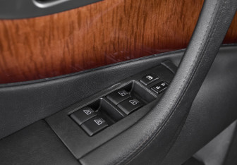 Подержанный автомобиль Infiniti QX70 2015 года (8 фото)