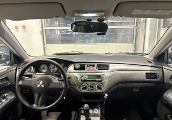 Подержанный автомобиль Mitsubishi Lancer Wagon 2006 года (11 фото)
