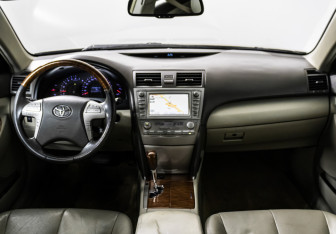 Подержанный автомобиль Toyota Camry Sedan 2011 года (9 фото)