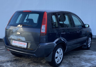 Подержанный автомобиль Ford Fusion 2008 года (5 фото)