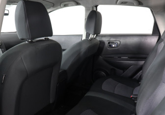 Подержанный автомобиль Nissan Qashqai 2011 года (8 фото)