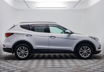 Подержанный автомобиль Hyundai Santa Fe 2017 года (6 фото)