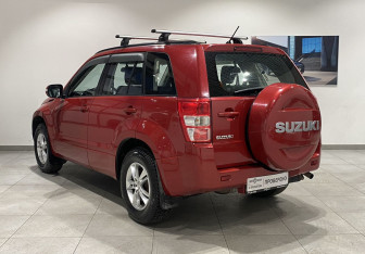 Подержанный автомобиль Suzuki Grand Vitara 2011 года (7 фото)