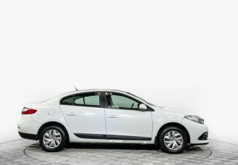 Подержанный автомобиль Renault Fluence 2014 года (3 фото)