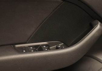 Подержанный автомобиль Audi A3 Hatchback 2015 года (23 фото)