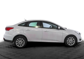 Подержанный автомобиль Ford Focus Sedan 2016 года (4 фото)