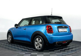 Подержанный автомобиль MINI Hatch 2017 года (7 фото)