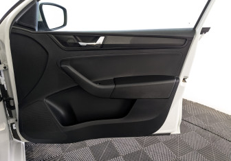 Подержанный автомобиль Skoda Rapid Liftback 2019 года (24 фото)