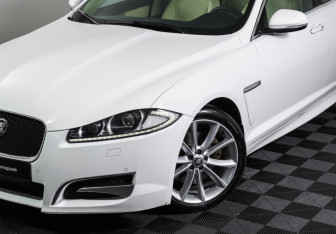 Подержанный автомобиль Jaguar XF Sedan 2013 года (24 фото)