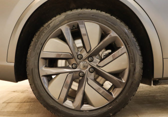 Подержанный автомобиль LiXiang L9 2024 года (24 фото)