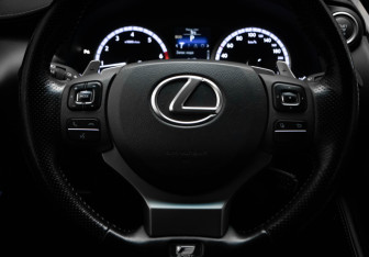 Подержанный автомобиль Lexus NX 2017 года (10 фото)