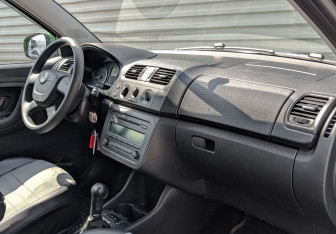 Подержанный автомобиль Skoda Fabia Hatchback 2012 года (11 фото)