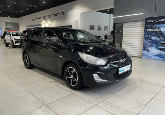 Подержанный автомобиль Hyundai Solaris Hatchback 2012 года (3 фото)
