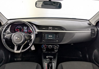 Подержанный автомобиль Kia Rio Hatchback 2021 года (14 фото)