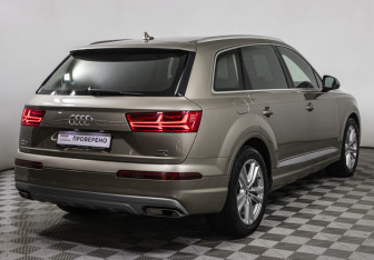 Подержанный автомобиль Audi Q7 2016 года (5 фото)