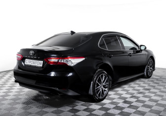Подержанный автомобиль Toyota Camry Sedan 2021 года (5 фото)